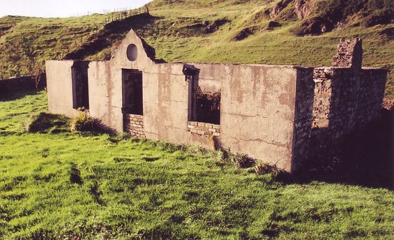 aa-a-davaar-island-view-old-steading2